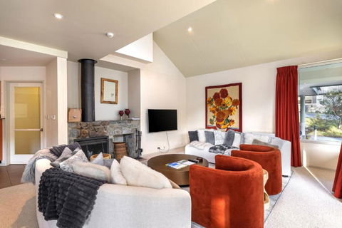 Aspect 5 Chalet A Stones Throw From All Thredbo Has To Offer - Tourism Brisbane 0