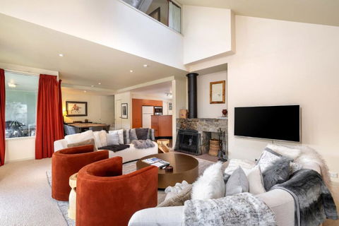 Aspect 5 Chalet A Stones Throw From All Thredbo Has To Offer - Tourism Brisbane 3