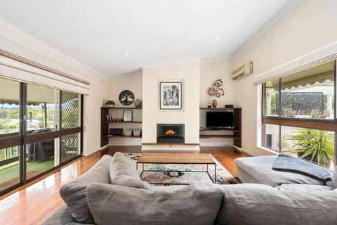 At The Hilltop - Sleeps 10 - Tourism Brisbane 0