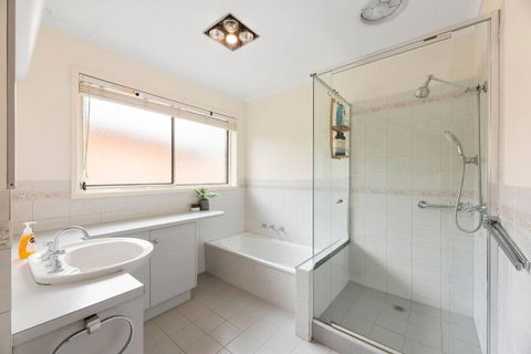 At The Hilltop - Sleeps 10 - Tourism Brisbane 1