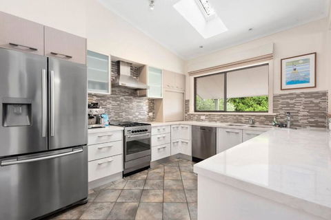 At The Hilltop - Sleeps 10 - Tourism Brisbane 3