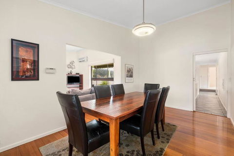 At The Hilltop - Sleeps 10 - Tourism Brisbane 4