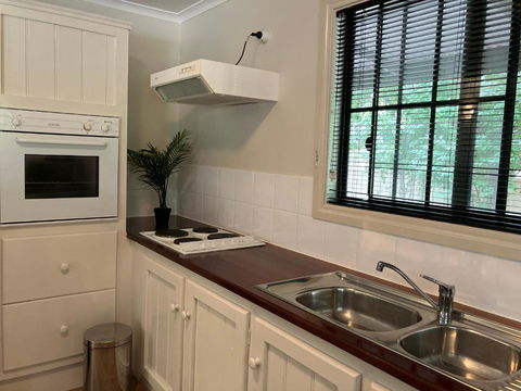 Auburn Hideaway - Brisbane Tourism 3