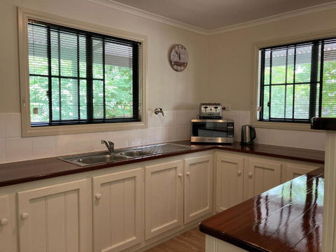 Auburn Hideaway - Brisbane Tourism 1