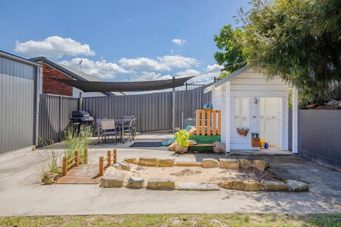 Aurora Grove - A Familly Retreat At Caves Beach - Tourism Brisbane 3