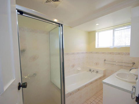 Avilla Court 1 - Brisbane Tourism 4