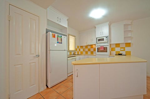 At Beach Court Holiday Villas - Tourism Brisbane 4