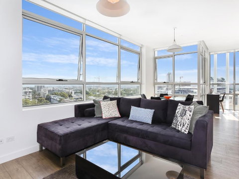 As The Sun Sets - Modern And Spacious 2BR Zetland Apartment Facing The Setting Sun - Brisbane Tourism 0