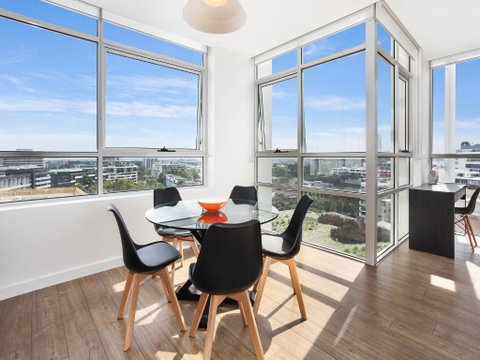 As The Sun Sets - Modern And Spacious 2BR Zetland Apartment Facing The Setting Sun - Brisbane Tourism 1