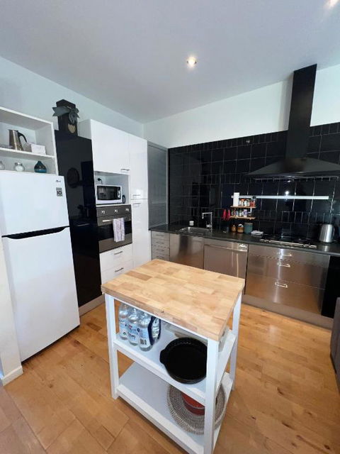 Ascot Vale - Lovely 2 Bedroom Townhouse Close To Everything! - Brisbane Tourism 2