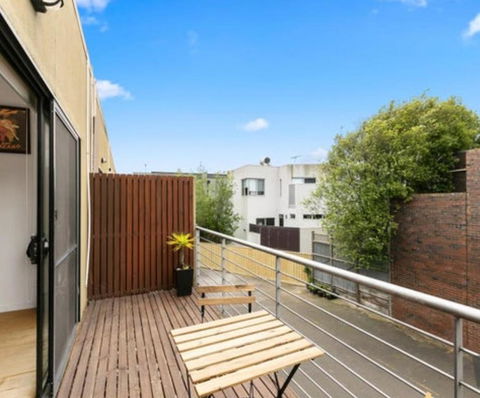 Ascot Vale - Lovely 2 Bedroom Townhouse Close To Everything! - Brisbane Tourism 4