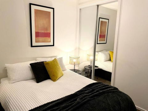 Astral Apartments - Perfectly Located 2 Bedroom Apartment In St Kilda - Tourism Brisbane 2
