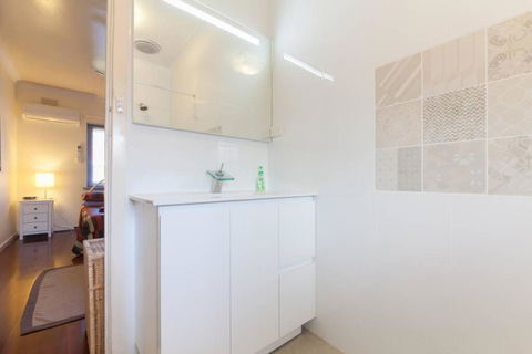 B7 Crawley Apartment 1 BRM & Sleepout Near UWA - Tourism Brisbane 0