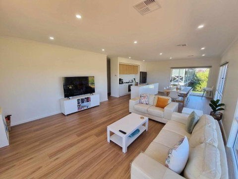 Banksia Lakeview Retreat - Tourism Brisbane 3