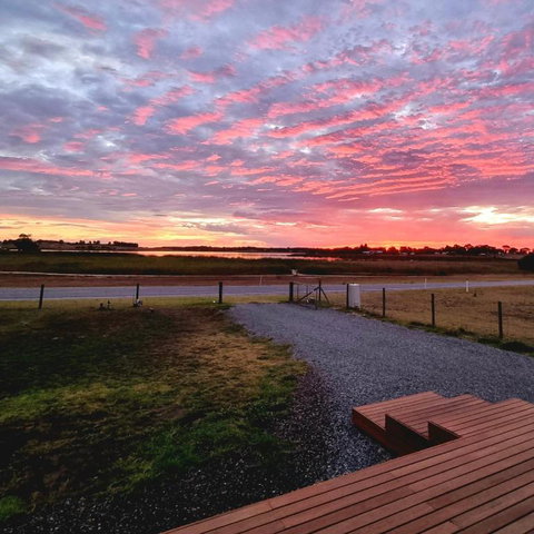 Banksia Lakeview Retreat - Tourism Brisbane 0
