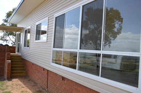 BATHURST GOLDFIELDS RESIDENCE On MOUNT PANORAMA - Tourism Brisbane 3
