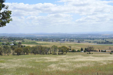 BATHURST GOLDFIELDS RESIDENCE On MOUNT PANORAMA - Tourism Brisbane 1