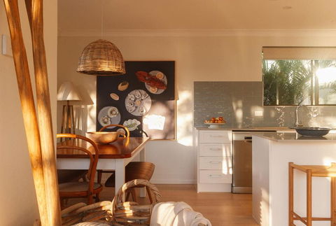 BAY PROPERTIES . Seadrifter - Tourism Brisbane 4
