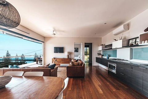 BAY PROPERTIES . The Big Chill - Tourism Brisbane 0