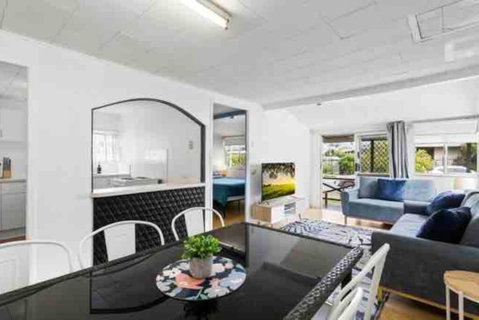 Bayside Living - Walk To Water - Central Location - Brisbane Tourism 0