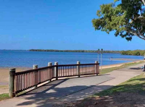 Bayside Living - Walk To Water - Central Location - Brisbane Tourism 1