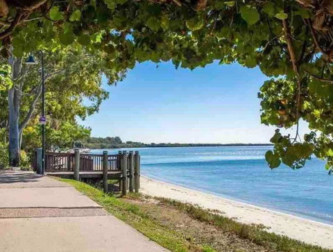 Bayside Living - Walk To Water - Central Location - Brisbane Tourism 3