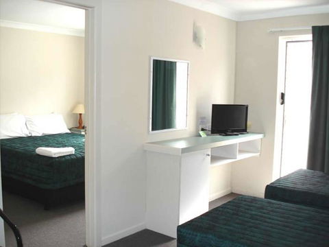 Southport Motel & Apartments - Tourism Brisbane 23