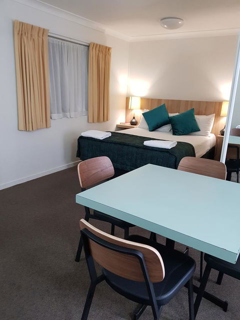 Southport Motel & Apartments - Tourism Brisbane 5