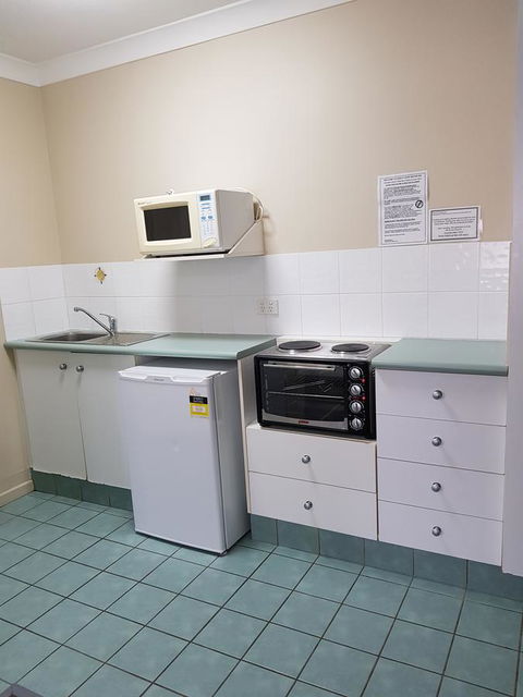 Southport Motel & Apartments - Tourism Brisbane 15