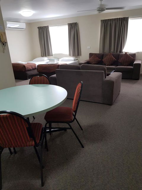 Southport Motel & Apartments - Tourism Brisbane 11