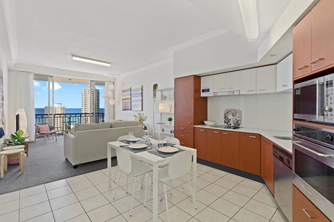 Chevron Renaissance Ocean View - Tourism Brisbane 13
