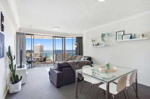 Chevron Renaissance Ocean View - Tourism Brisbane 6