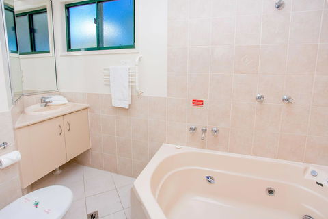 NRMA Bowen Beachfront Holiday Park - Tourism Brisbane 14