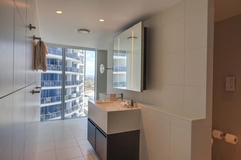 Hilton Surfers Paradise Hotel & Residences - Tourism Brisbane 3