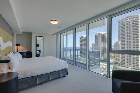 Hilton Surfers Paradise Hotel & Residences - Tourism Brisbane 2