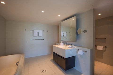 Hilton Surfers Paradise Hotel & Residences - Tourism Brisbane 7