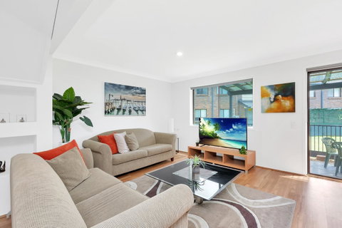 Fountain View Estate - We Accommodate - Brisbane Tourism 10