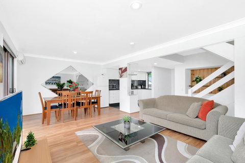 Fountain View Estate - We Accommodate - Brisbane Tourism 8