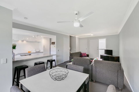 Fountain View Estate - We Accommodate - Brisbane Tourism 15