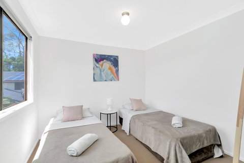 Fountain View Estate - We Accommodate - Brisbane Tourism 3