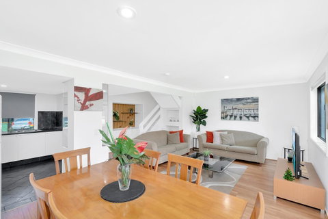 Fountain View Estate - We Accommodate - Brisbane Tourism 6