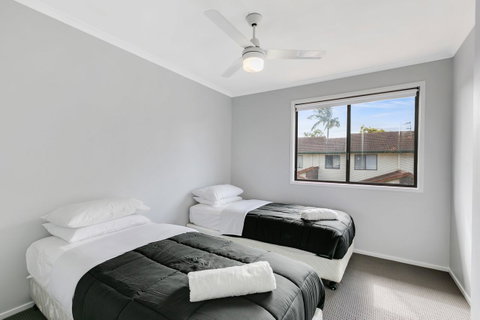 Fountain View Estate - We Accommodate - Brisbane Tourism 0