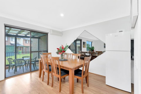 Fountain View Estate - We Accommodate - Brisbane Tourism 9