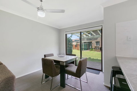 Fountain View Estate - We Accommodate - Brisbane Tourism 16