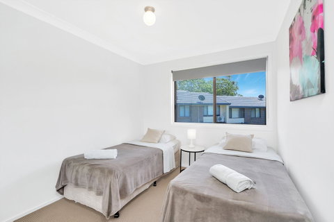 Fountain View Estate - We Accommodate - Brisbane Tourism 4