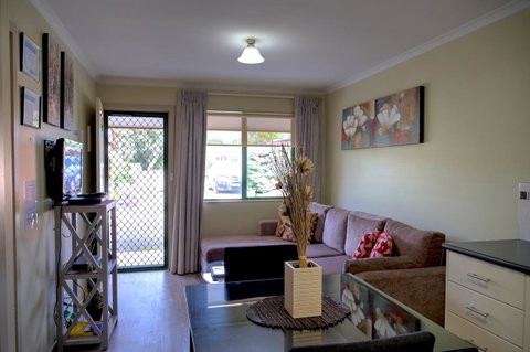 Ficifolia Lodge - Tourism Brisbane 3