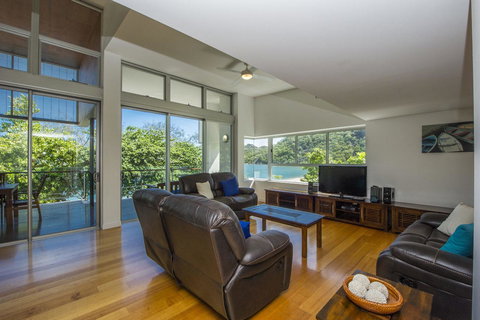 Maggies Beachfront Apartment 12 - Tourism Brisbane 10