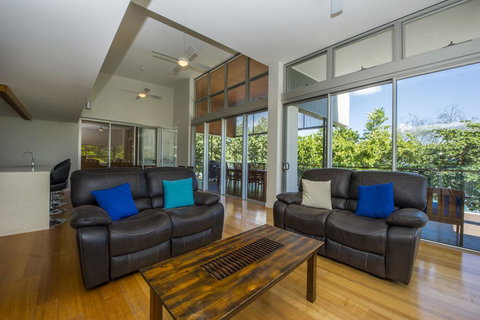 Maggies Beachfront Apartment 12 - Tourism Brisbane 4