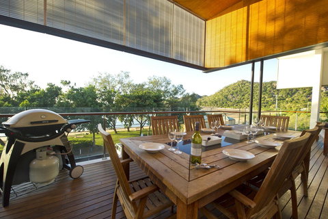 Maggies Beachfront Apartment 12 - Tourism Brisbane 9