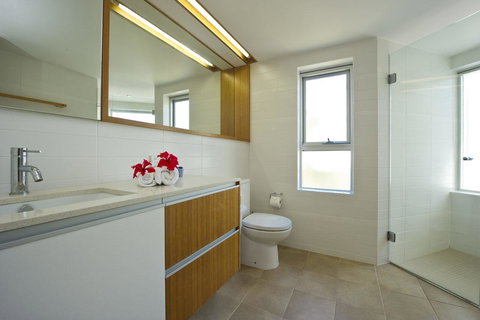 Maggies Beachfront Apartment 12 - Tourism Brisbane 6